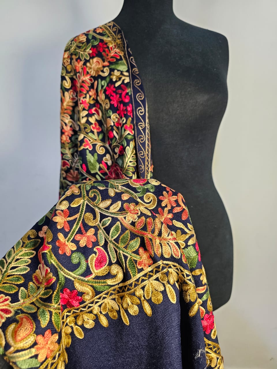Gulabkar (Aari) Mini Shawl