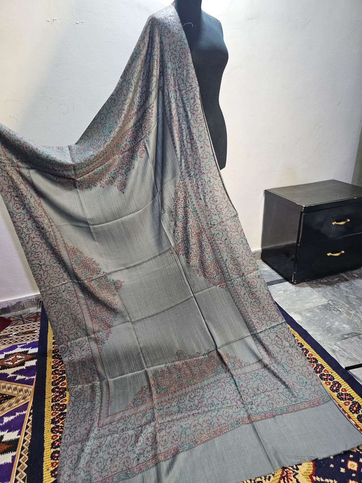 Kashmiri Hand-Made Shawl (Taj Design)