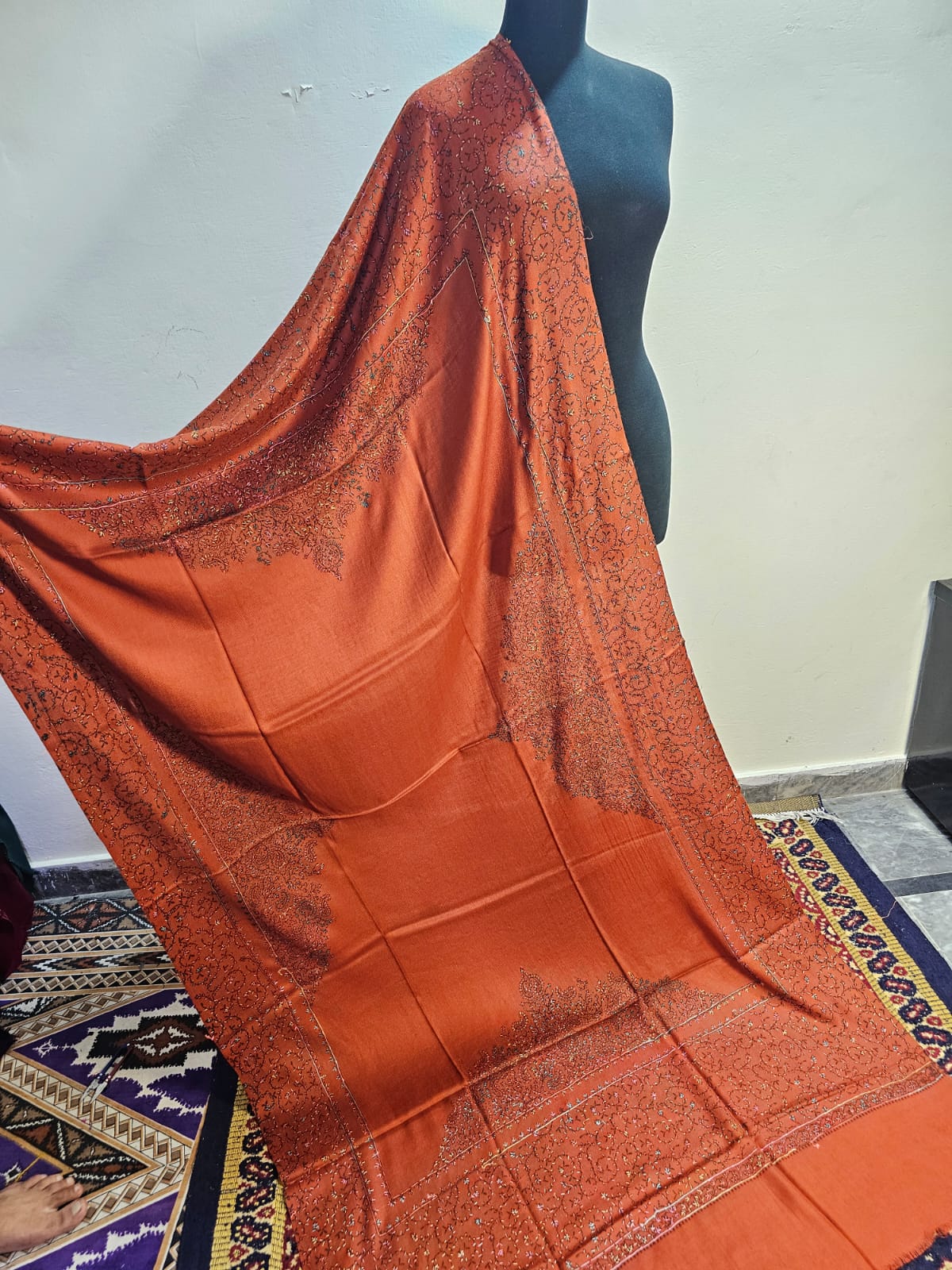 Kashmiri Hand-Made Shawl (Taj Design)