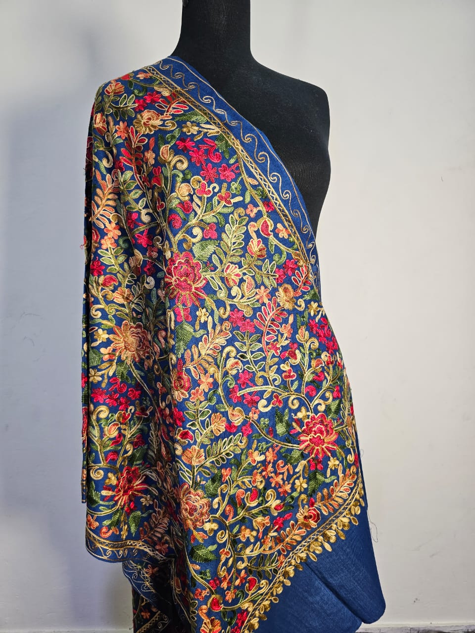Gulabkar (Aari) Mini Shawl