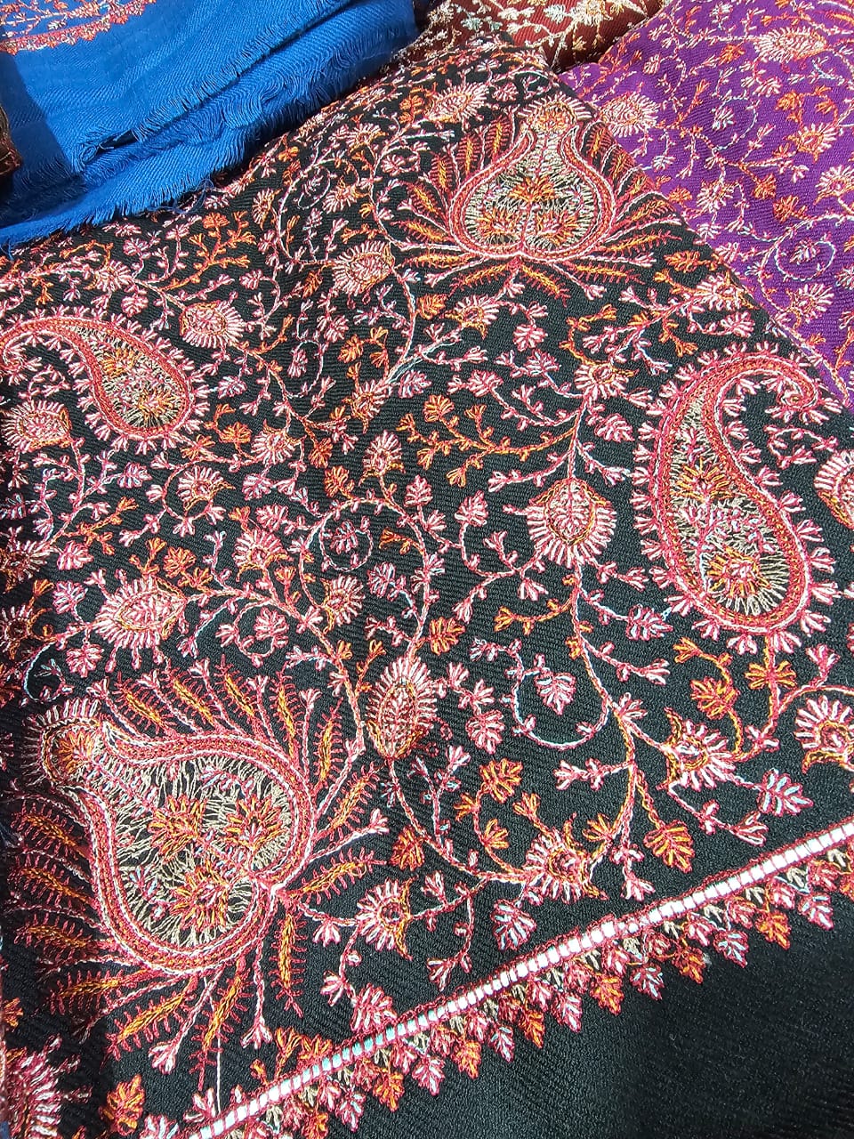 Paper machi Untitiched 3pc Pashmina suits
