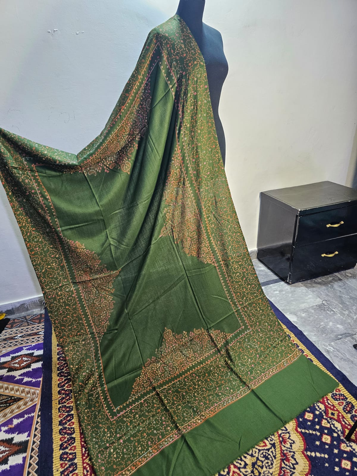 Kashmiri Hand-Made Shawl (Taj Design)
