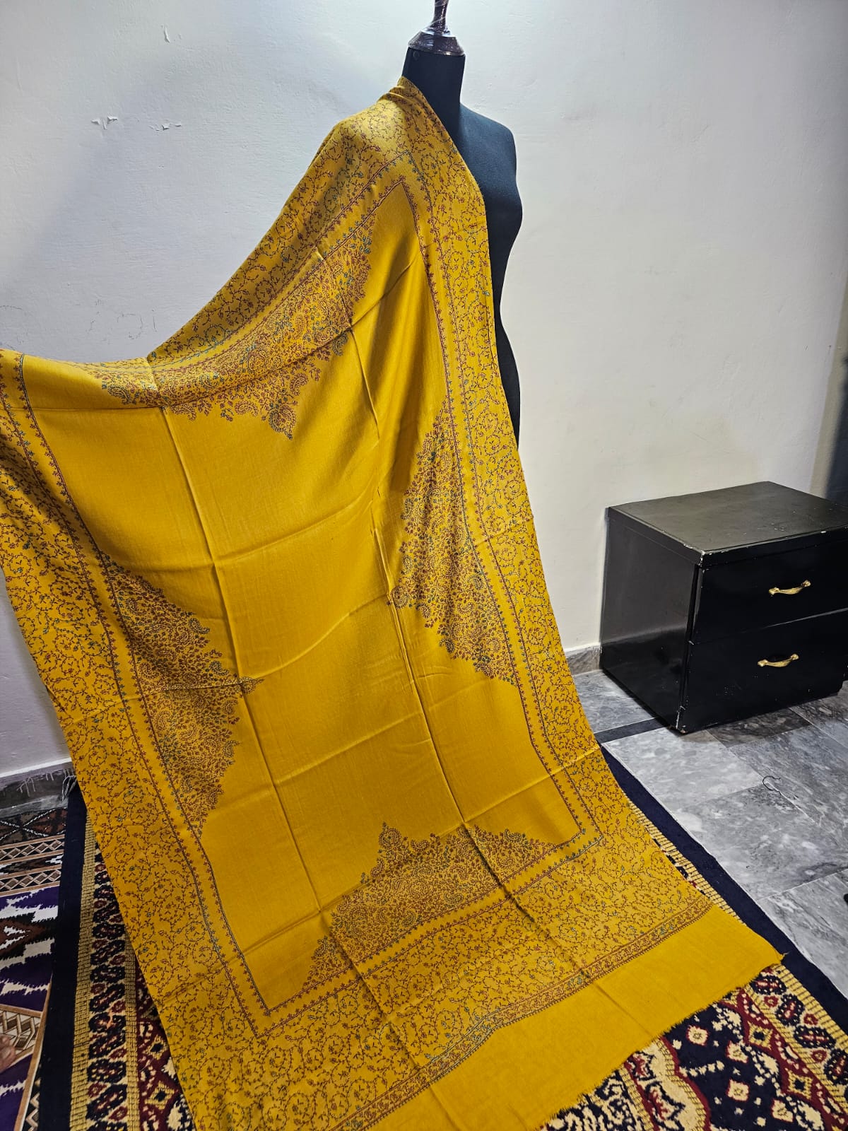 Kashmiri Hand-Made Shawl (Taj Design)