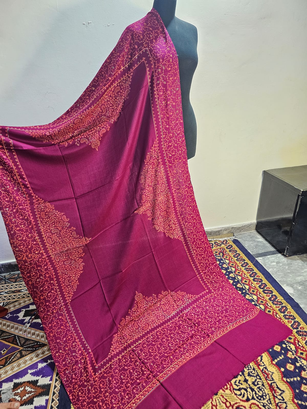Kashmiri Hand-Made Shawl (Taj Design)