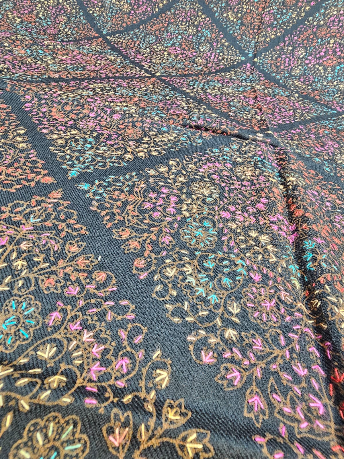 Kashmiri Hand-Made Shawl (Jaal Design)