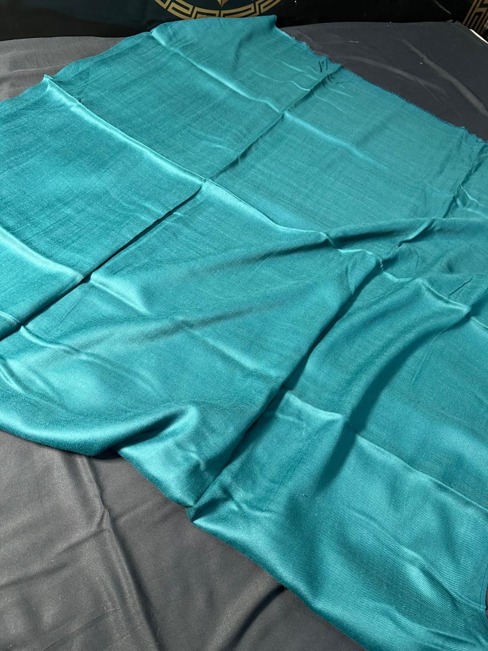 Luxury Pure Pashmina Shawl β Ultra Soft & Warm