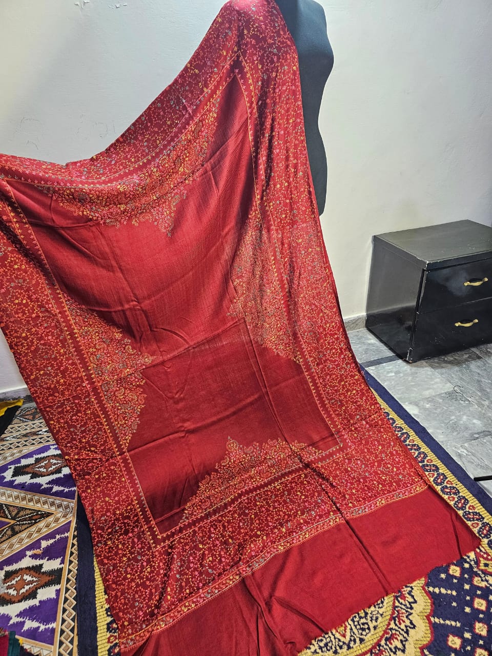Kashmiri Hand-Made Shawl (Taj Design)