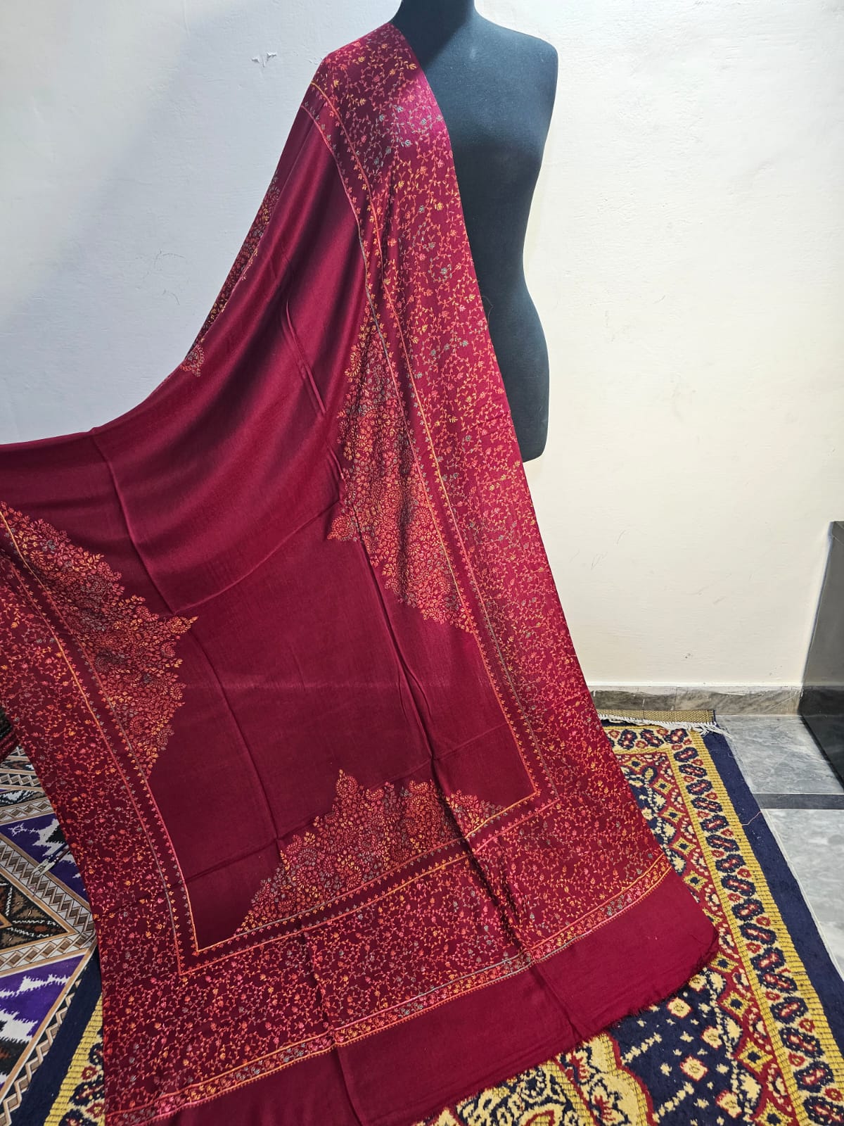 Kashmiri Hand-Made Shawl (Taj Design)