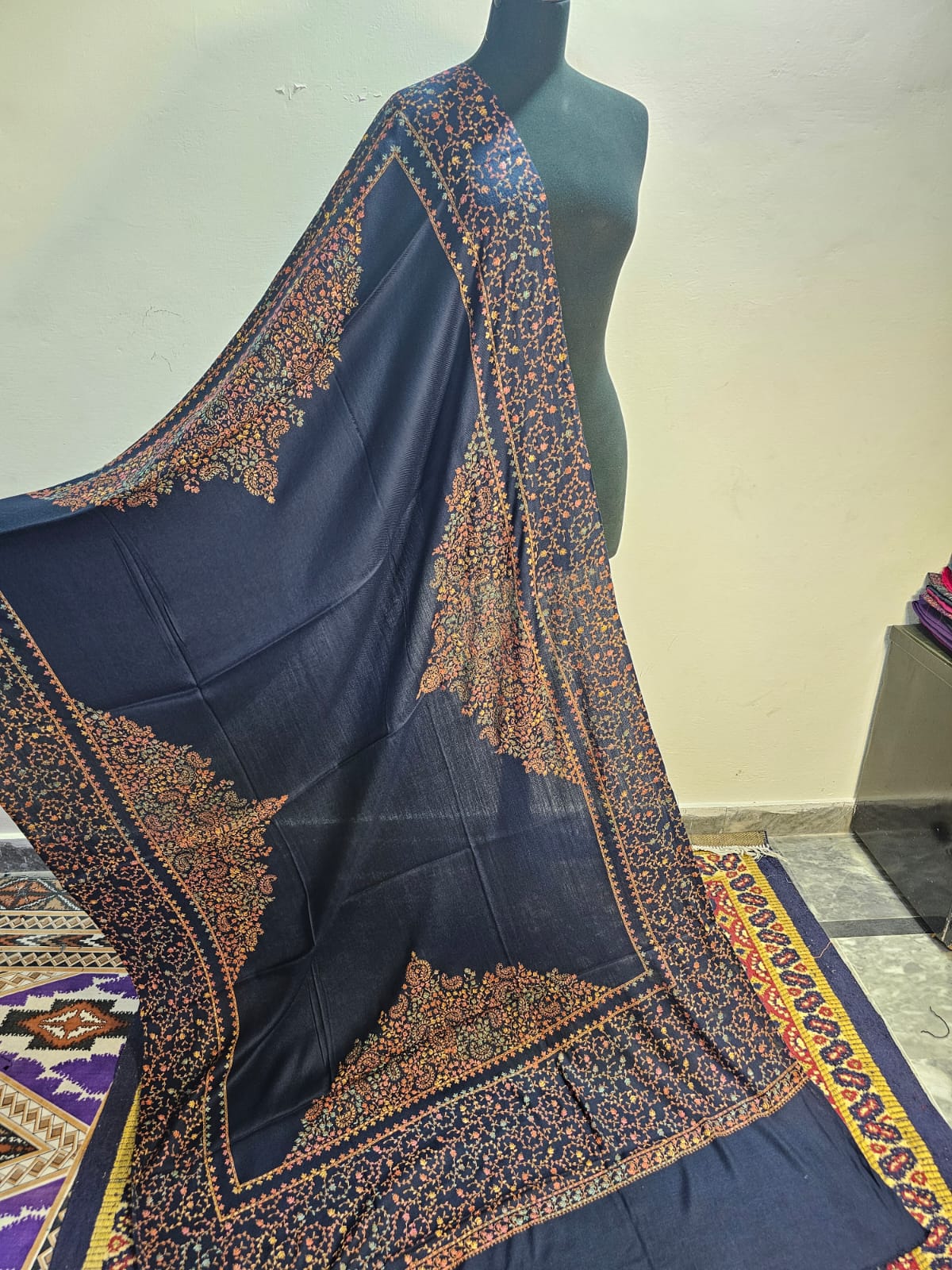 Kashmiri Hand-Made Shawl (Taj Design)