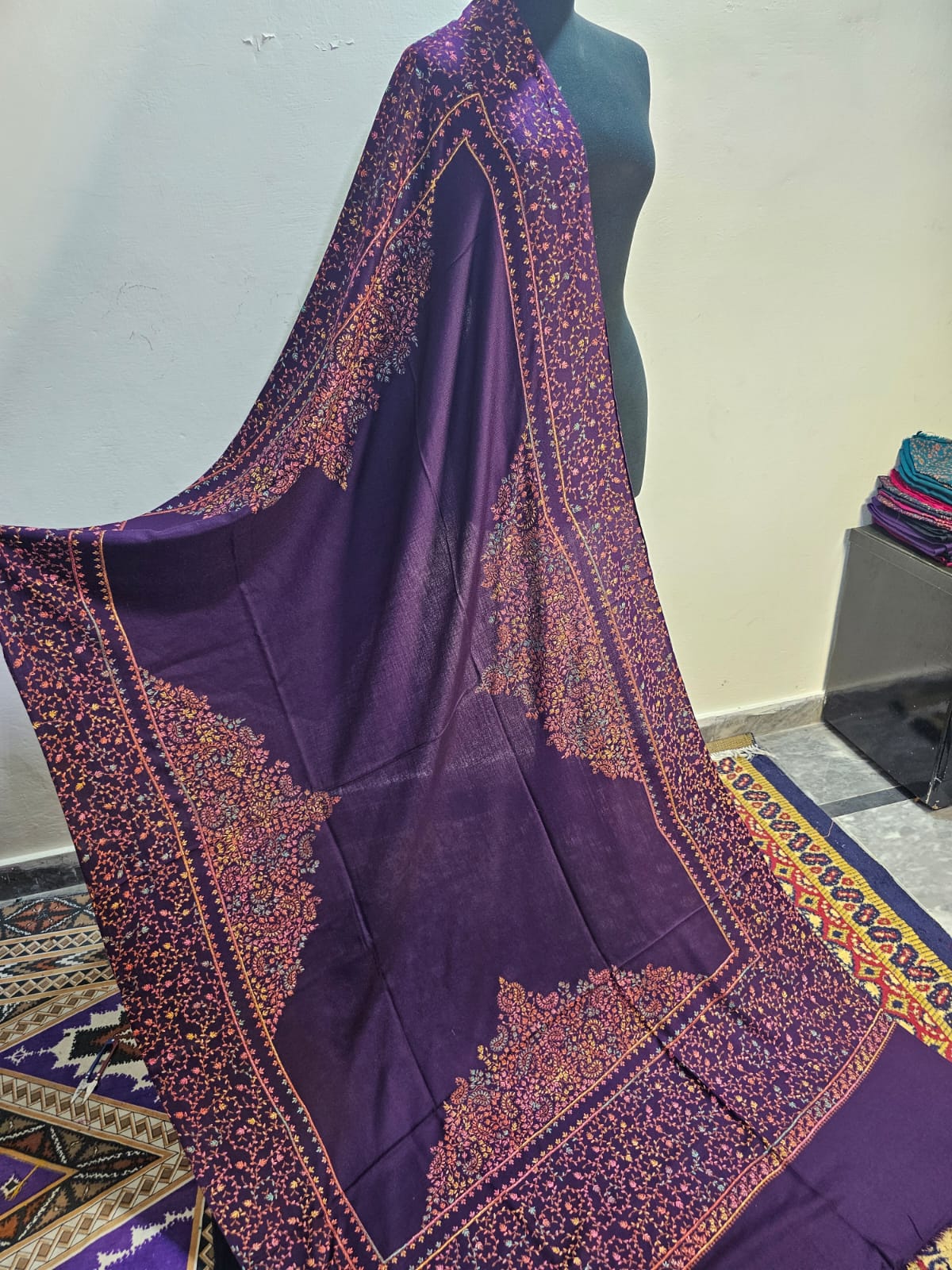 Kashmiri Hand-Made Shawl (Taj Design)